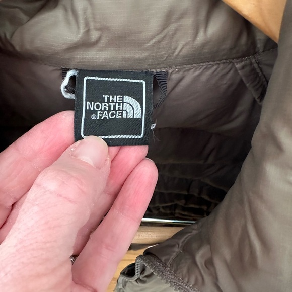 North Face women’s medium lightweight down jacket - Picture 6 of 7